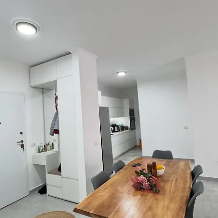 Modern & Bright With Everything Need