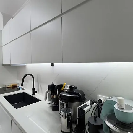 Modern & Bright With Everything Need Lägenhet Cerrik