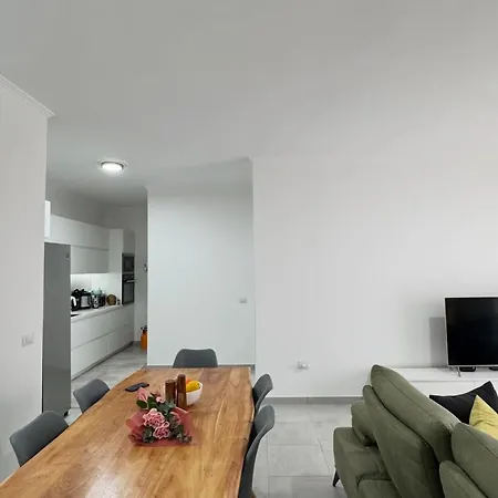 Modern & Bright With Everything Need *
