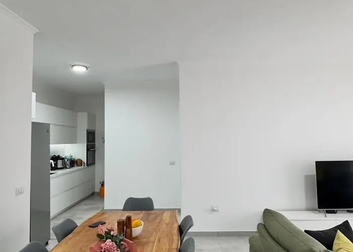 Modern & Bright With Everything Need *